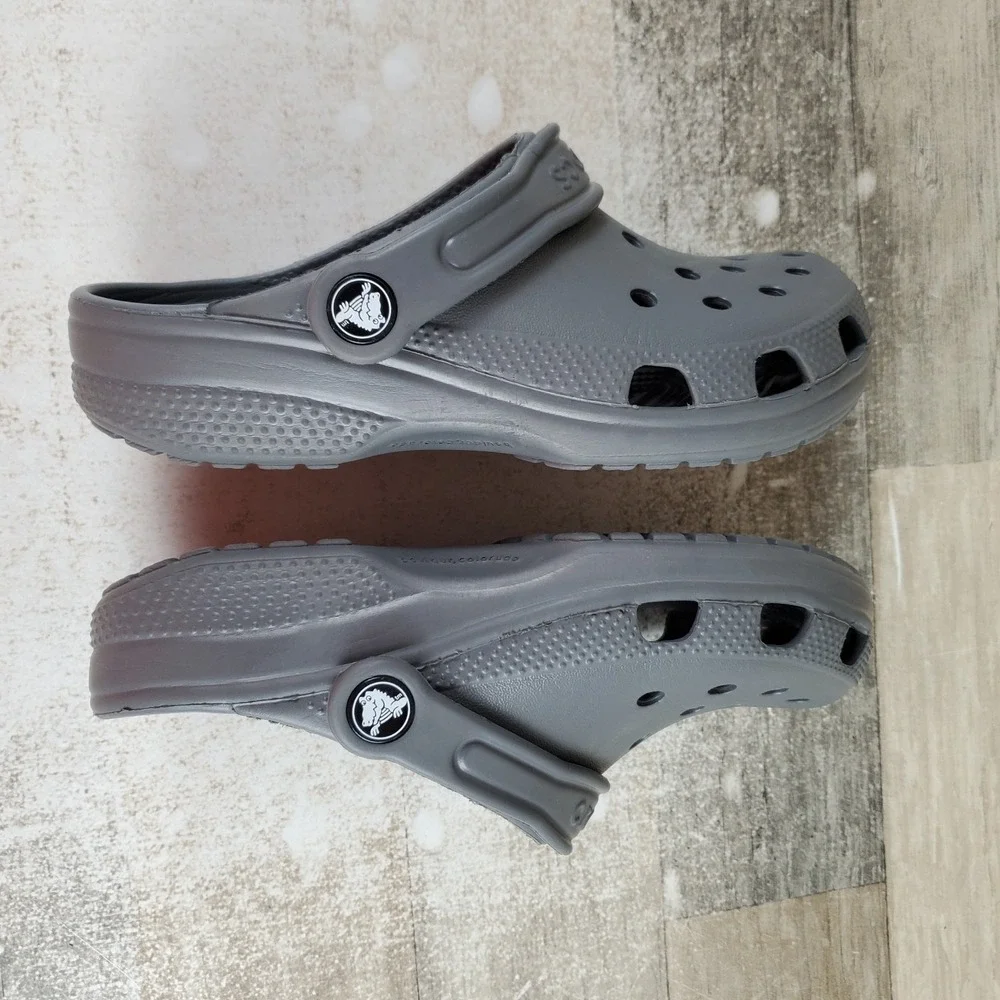 Crocs Classic Kids Clog Sz 2 J2 Comfort Gray Rubber Round Toe Slip On Slingback